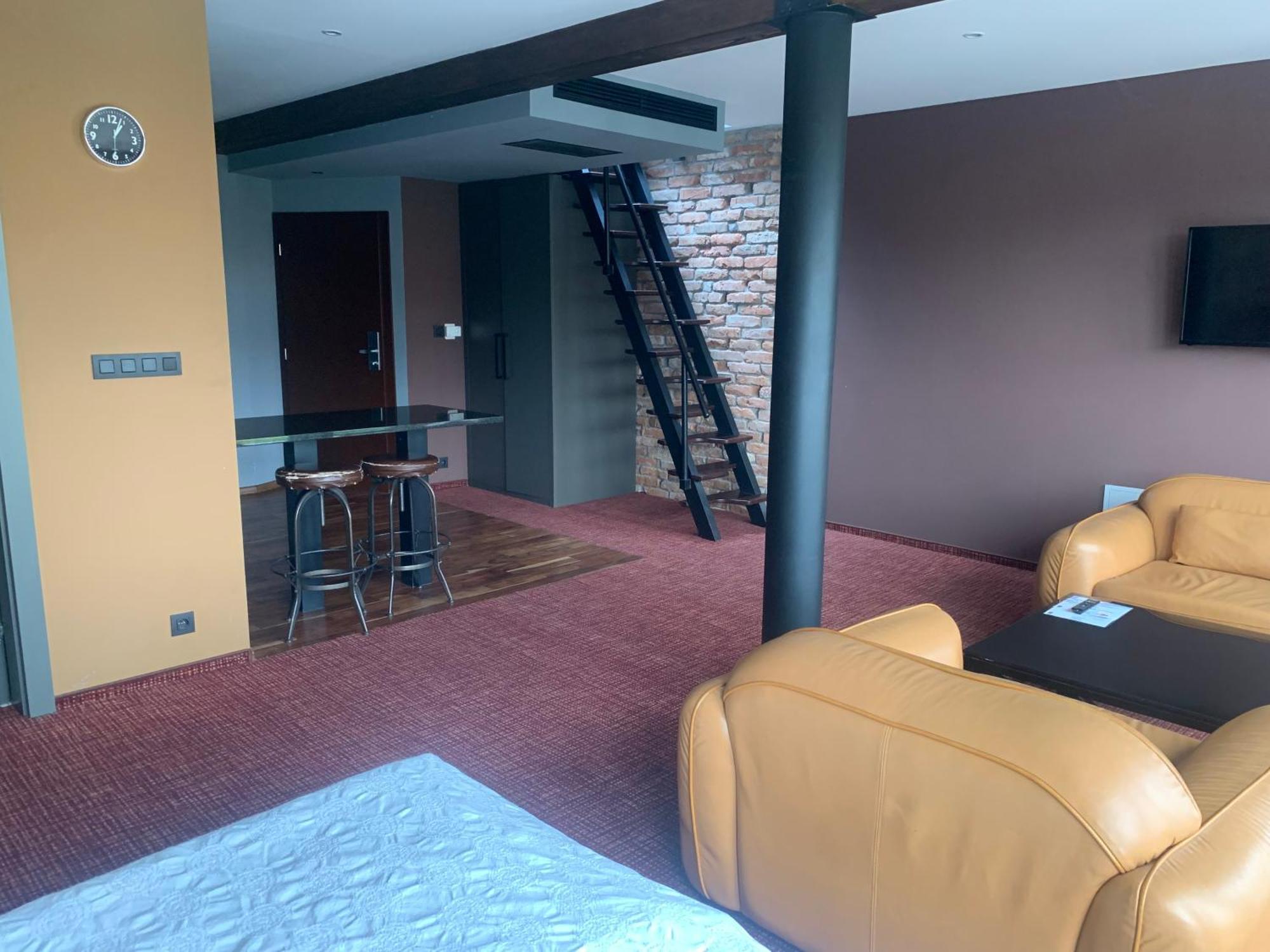 Hotel Alexander'S ニトラ エクステリア 写真